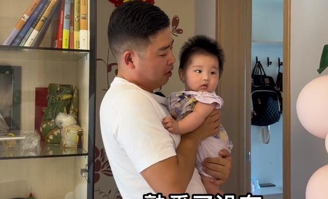 土家老鹅:小月亮确实是卖保险的,公司同事暴露实情