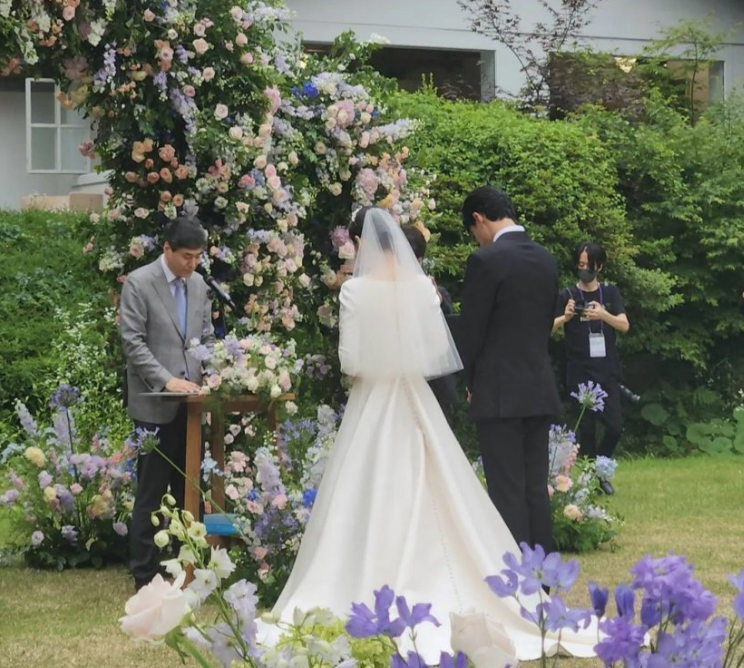 张九南|张娜拉公开与小6岁丈夫结婚现场,发声致谢:感谢大家关心和祝福