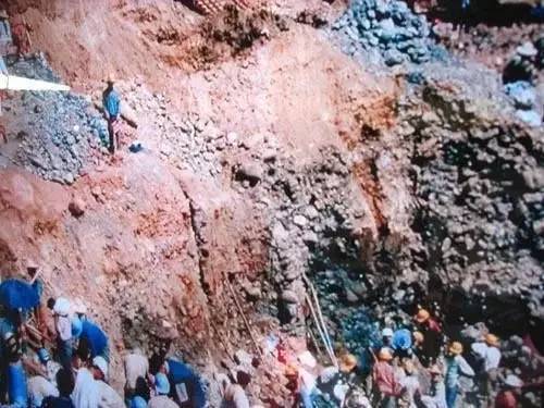 翡翠|翡翠原料有山料、半山半水料以及水石的区别