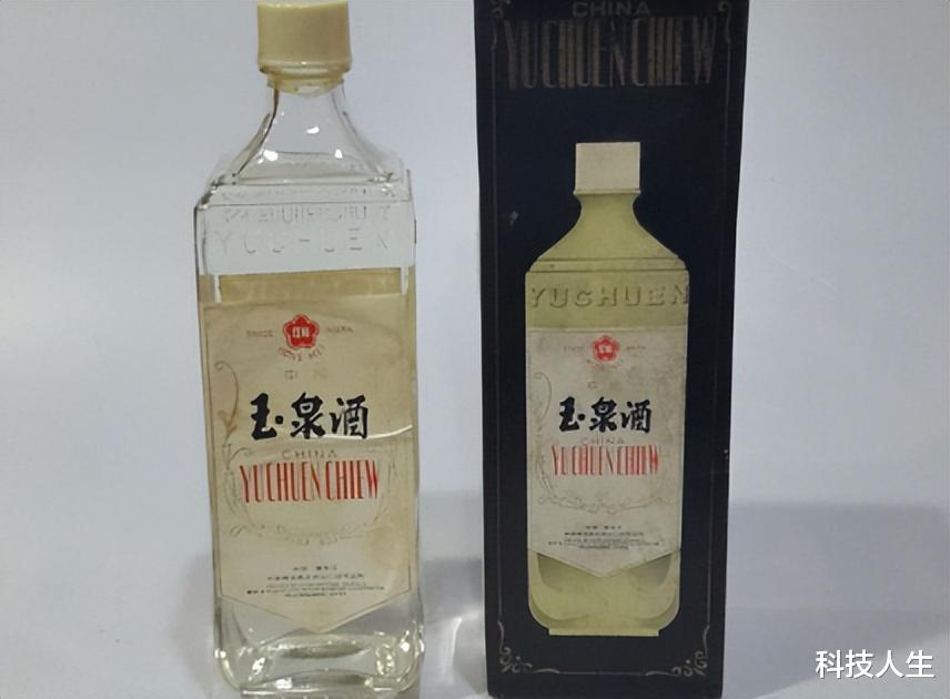 辽宁66岁大爷,大方晒家中酒库,内行人:这大爷不一般