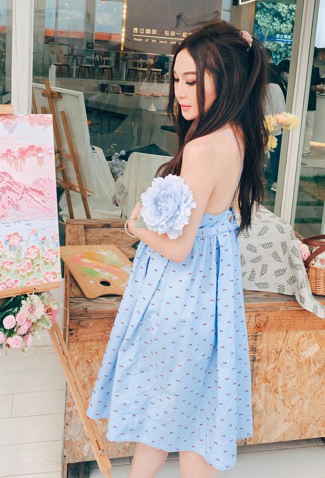 温碧霞|55岁温碧霞穿波点裙挑战少女造型,果然女人不能服老