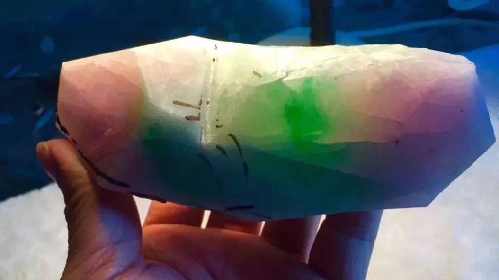 翡翠|玉赏 ▏多裂翡翠完美变身，山水神作《千里江山图》