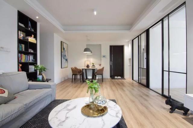 全屋刷大白，电视墙不造型，反而装出了高级范，太有档次了！晒晒