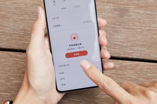 无线耳机|业界首个手机测心率体验曝光，实测跟智能手表几乎无差别？