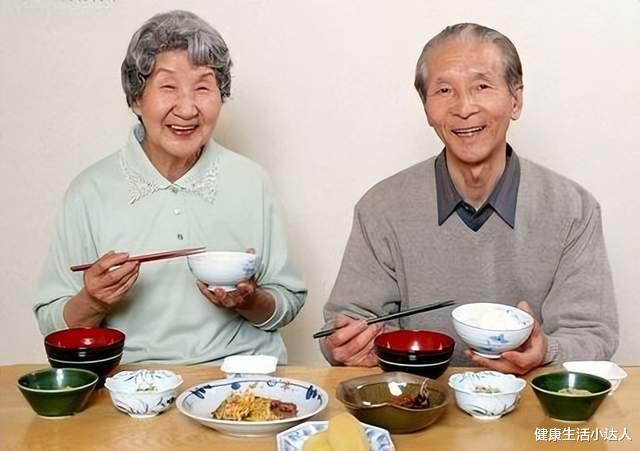 衰老|年龄大了管住嘴！50岁以后，5种肉要少吃，再馋也要控制住