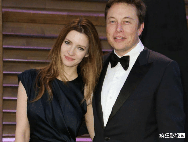 摩托罗拉|不愧是新世界首富的爱妻,马斯克女友纹身造型酷似外星人