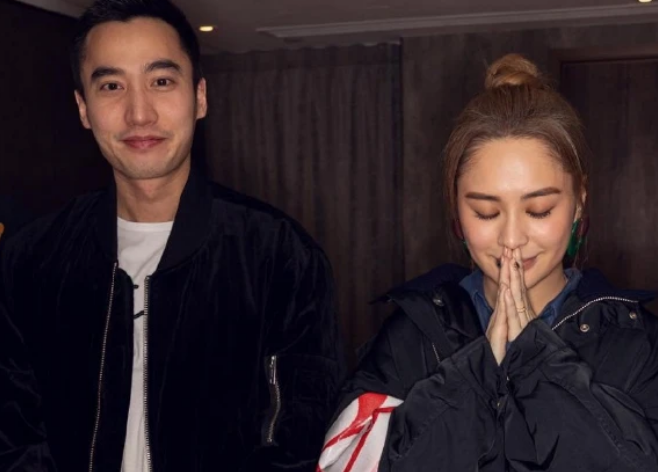 赖弘国|晒与儿子握手照并甜蜜表白爱妻,阿娇前夫赖弘国官宣当爸喜讯