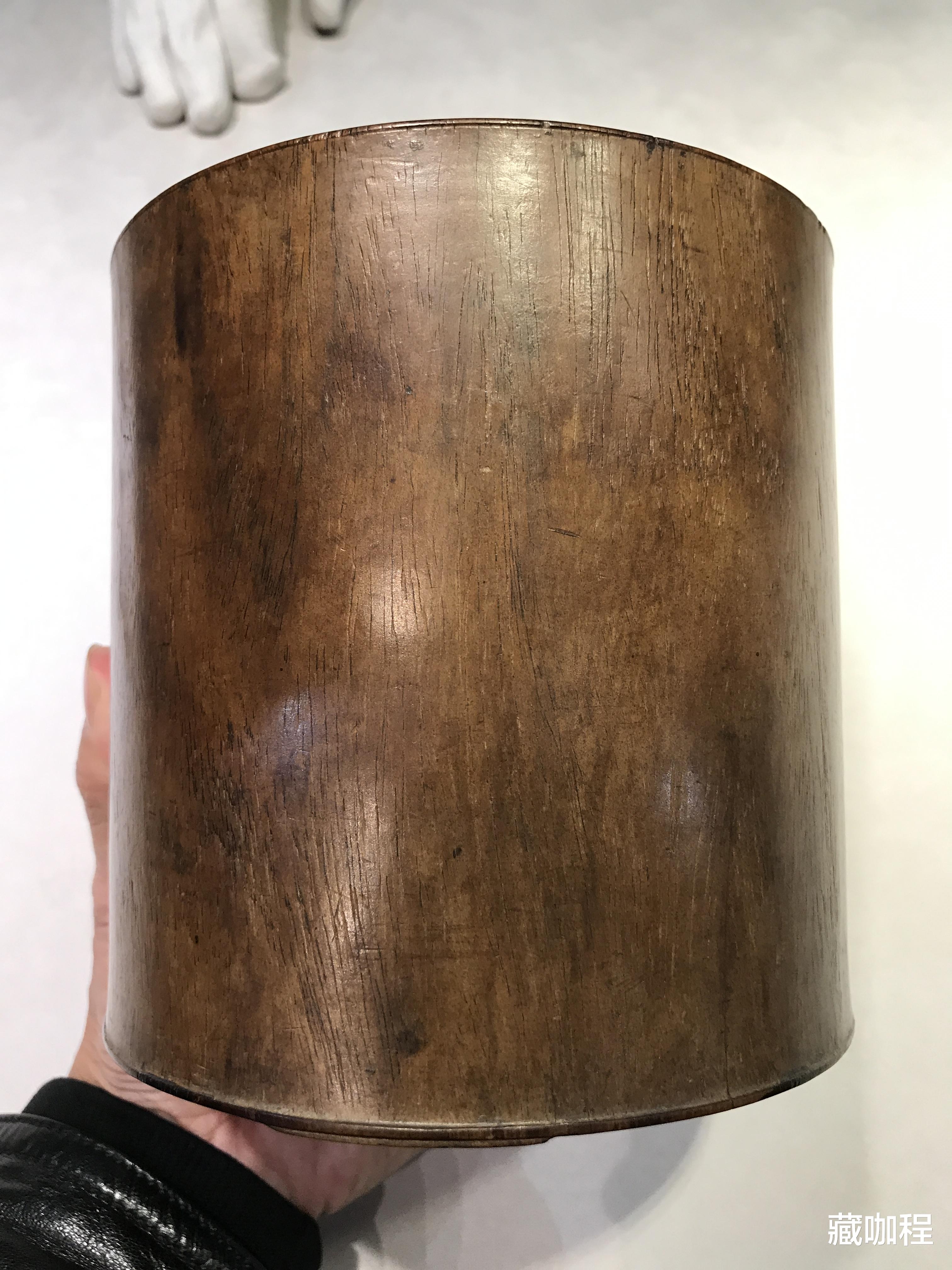 |直径十四、口底弦纹，黄花梨笔筒估价三五万元