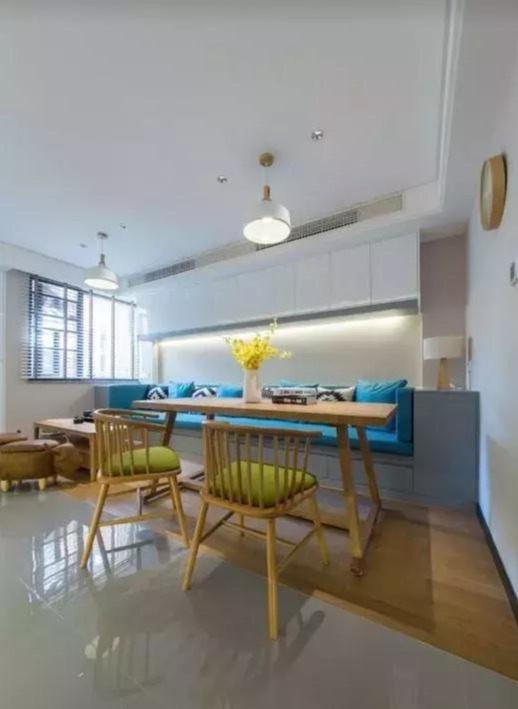 老公坚持让木工打沙发,头顶设一排柜子!太聪明了,忍不住晒晒