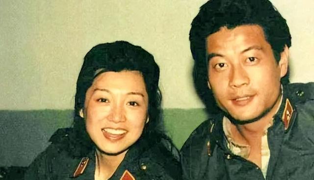 周润发|巫刚:15年婚姻结束后,没有再婚,身边却有陈瑾陪伴守护20年