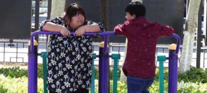 美容 女友太美怕别人抢, 小伙把校花老婆养成330斤, 不能生娃遭婆婆嫌弃