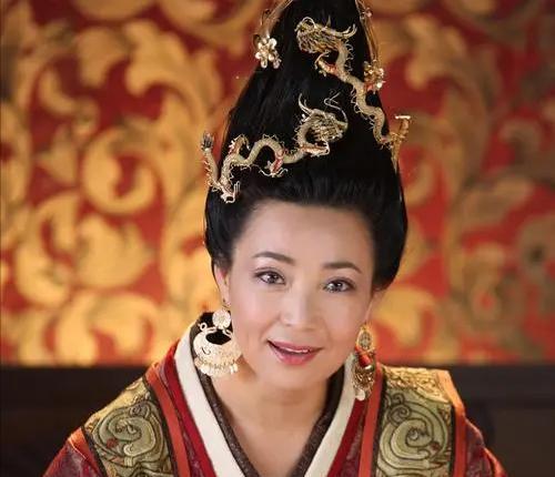 戴春荣|皇后专业户戴春荣：和老师相爱34年无绯闻，如今61岁成人生赢家