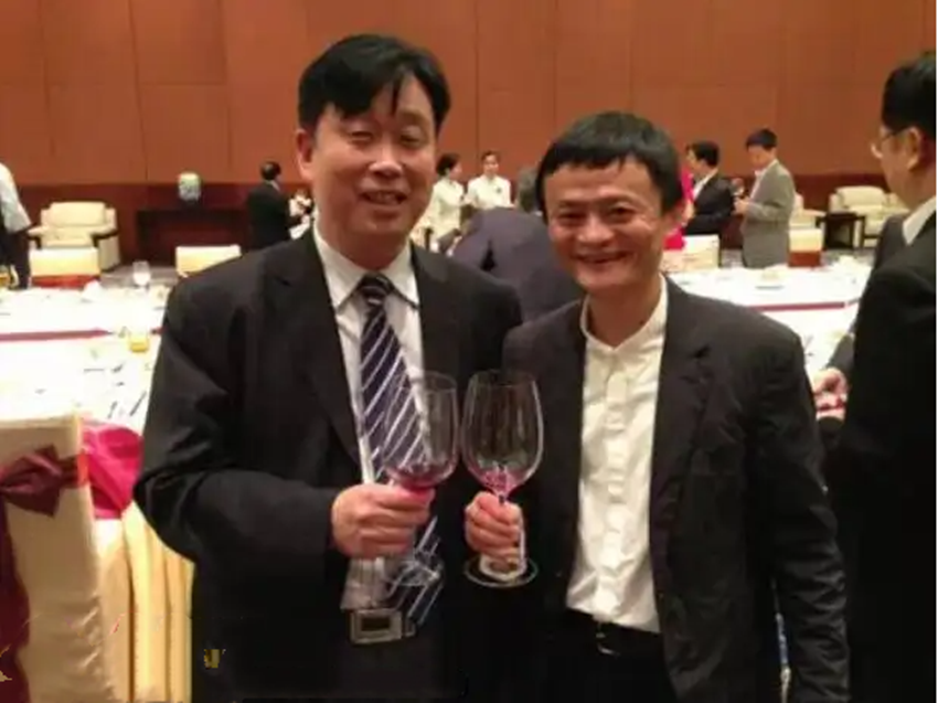 廖荣纳一小学生,干啥都赚,成广西首富,为何神秘消失众人慌神