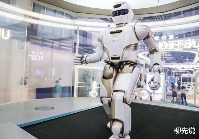 科沃斯|中国机器人冠军，估值达到1000亿元，科沃斯、新松位列二三名