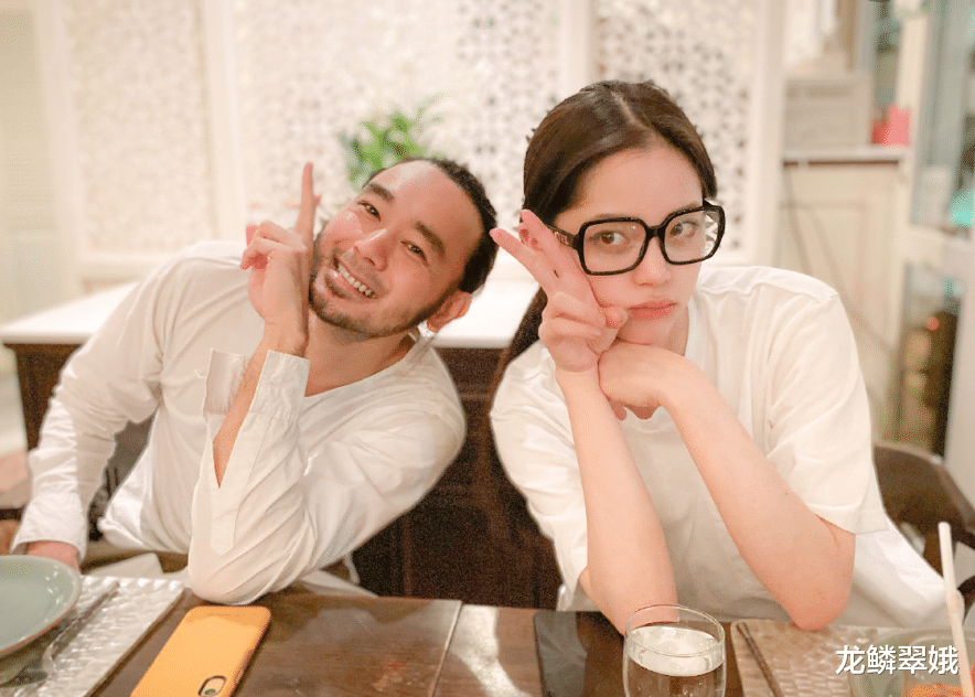 林志颖|欧阳娜娜干爹官宣二婚!曾与林志颖撞脸,老婆是空姐身材火辣