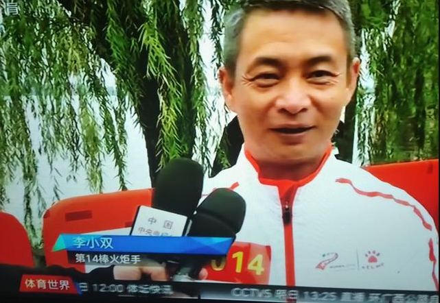 李小双|47岁体操王子白发沧桑，身家过亿娶明星为妻，膝下无儿女是遗憾