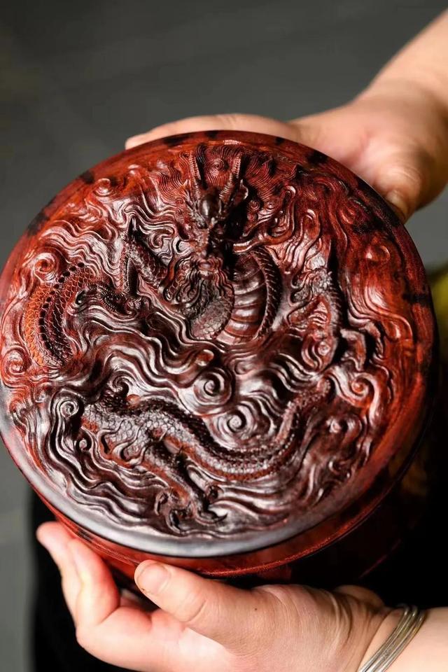小叶紫檀|雕龙又画凤!小叶紫檀精工雕刻?龙盒