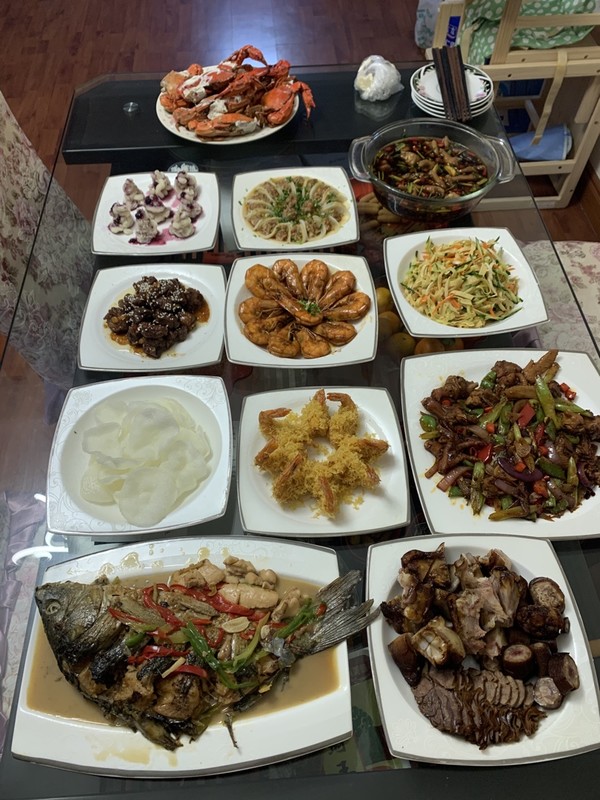 看不懂的吃饭“怪象”,北方人用茶几当餐桌,南方人表示看不懂