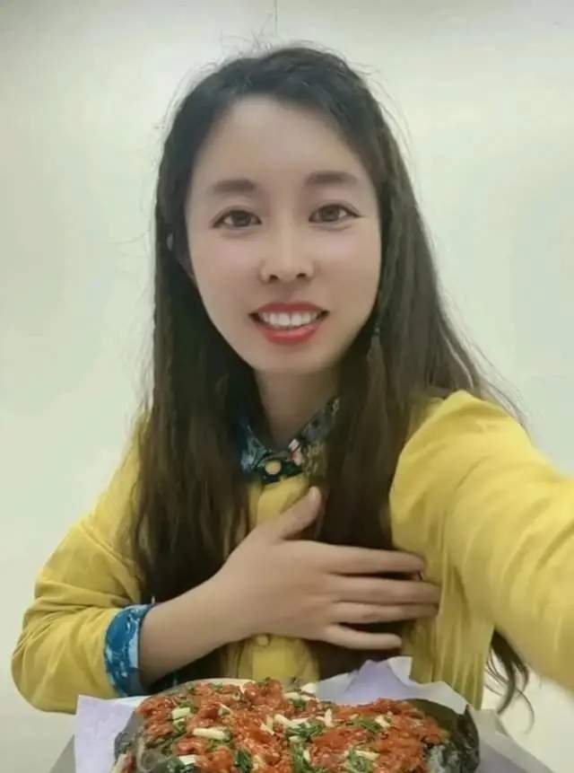 直播带货|人气回升!风波后田静再度开直播带货,直播间网友热议不断