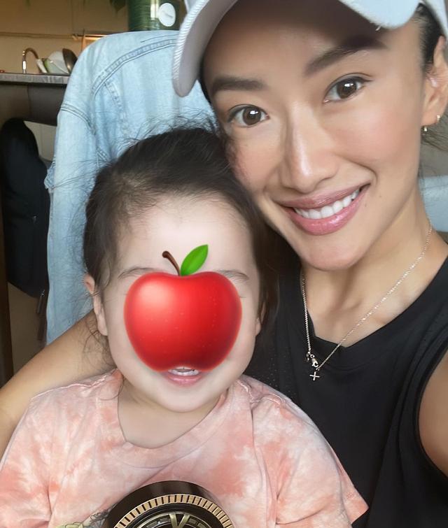 张柏芝|最帅前姑嫂，39岁谢婷婷对42岁张柏芝，孩子爹是谁让你猜