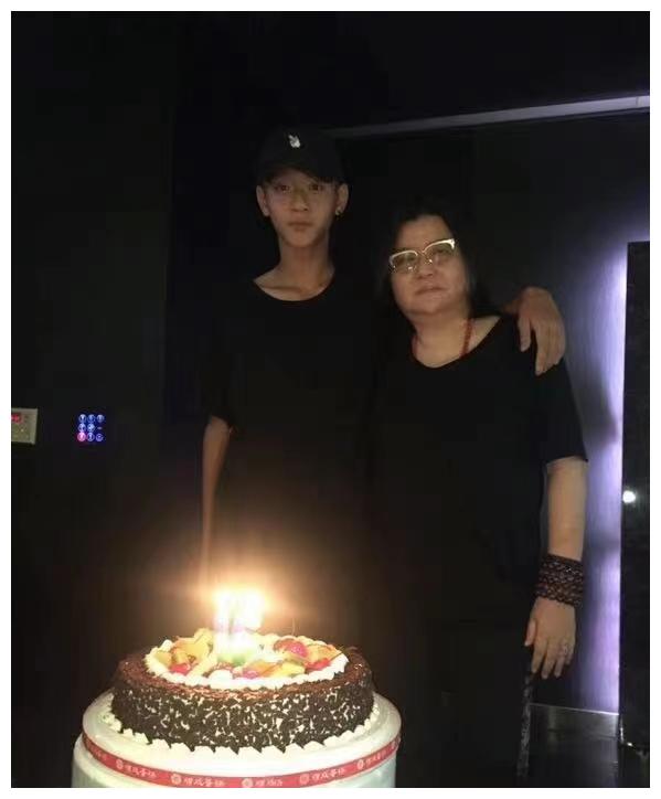 陈宝莲|陈宝莲去世20年了,那个说要帮她照顾孩子的曾志伟,履行承诺了吗