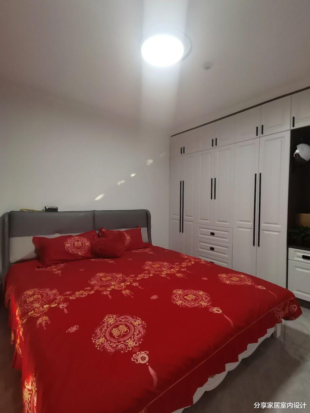 看她家人生第一套新房，装修非常朴素，不做吊顶不做电视墙很喜欢