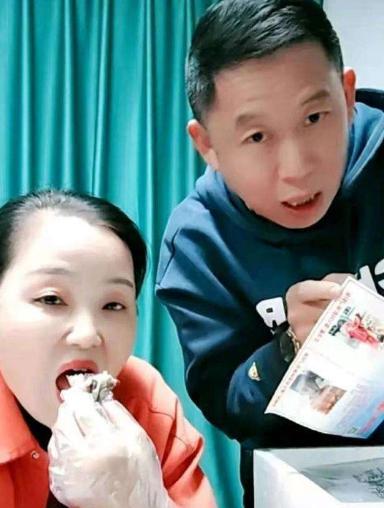 带货|孙妈妈直播卖粘豆包，孙海洋拒不配合低头玩手机，孙妈妈翻白眼