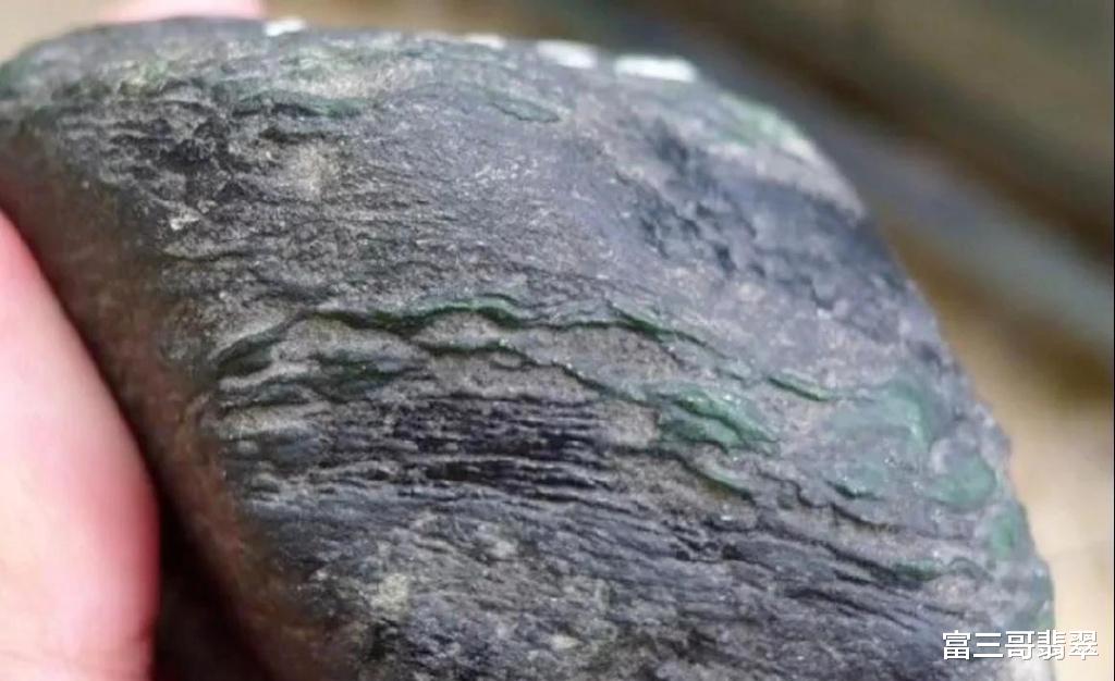 翡翠|蟒带——赌色的生命带,不识蟒带何言赌石?