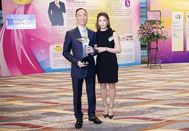 豪门|知名港姐冠军罕见秀恩爱!横刀夺爱进豪门,大20岁富商丈夫显年轻