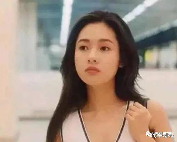 李丽珍|一代女神李丽珍：经历多段混乱情史，如今56岁却还是单身