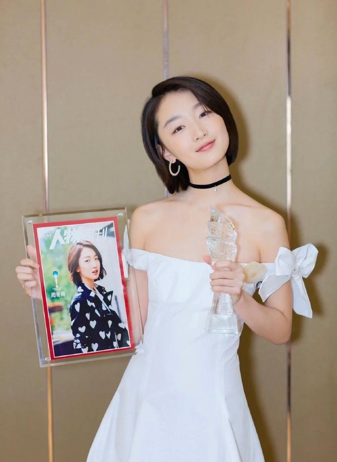 周冬雨|主持人问周冬雨：你没谈过恋爱，还有初吻？周：没初吻，初恋还在