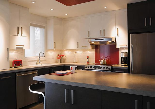 无论厨房大小，瓶瓶罐罐别往灶台摆，教你正确方法，干净又高级