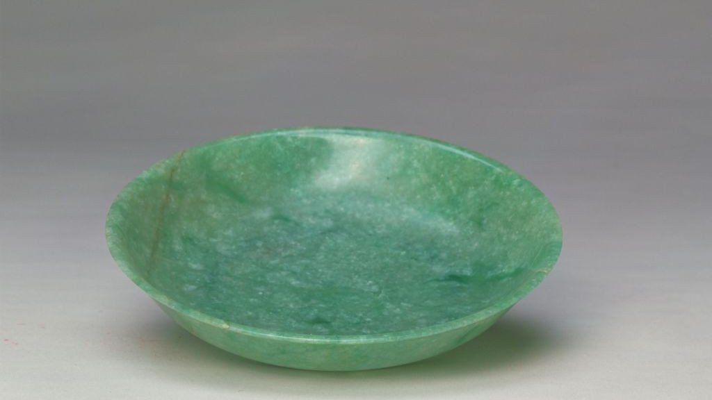 翡翠|来自故宫博物院的清代旧藏翡翠，虽造型简洁，其价值是不可估量的