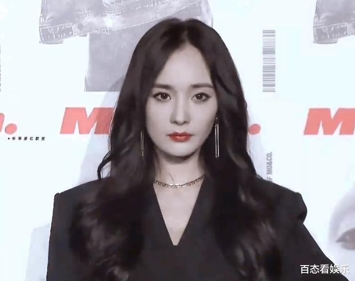 杨幂|抠脚4个月后，“杨幂”要演双女主剧了？抛弃古偶的她简直帅炸了
