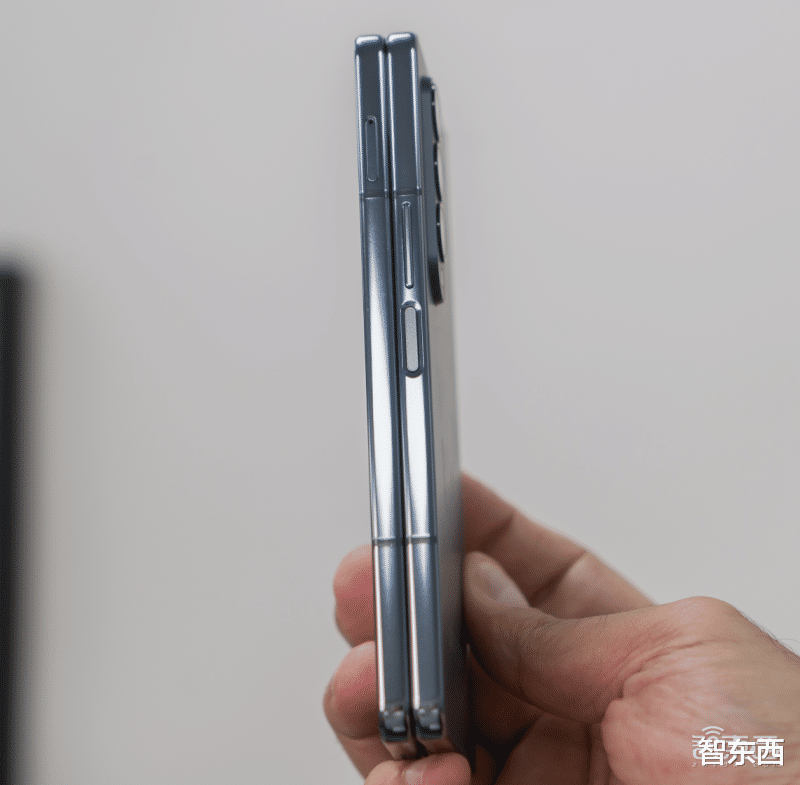 三星|刚刚，三星折叠屏机皇发布，铰链屏幕更薄，TWS耳机学会“空间音频”