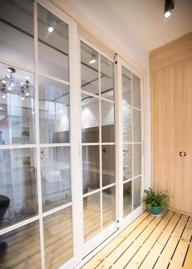 阳台要不要装推拉门?听老师傅一说,后悔没早知道!