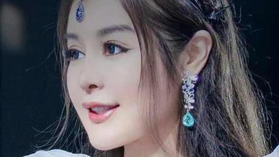 曝51岁网红老板娘偷逃税过亿，交往小20岁男友，在国外是名人