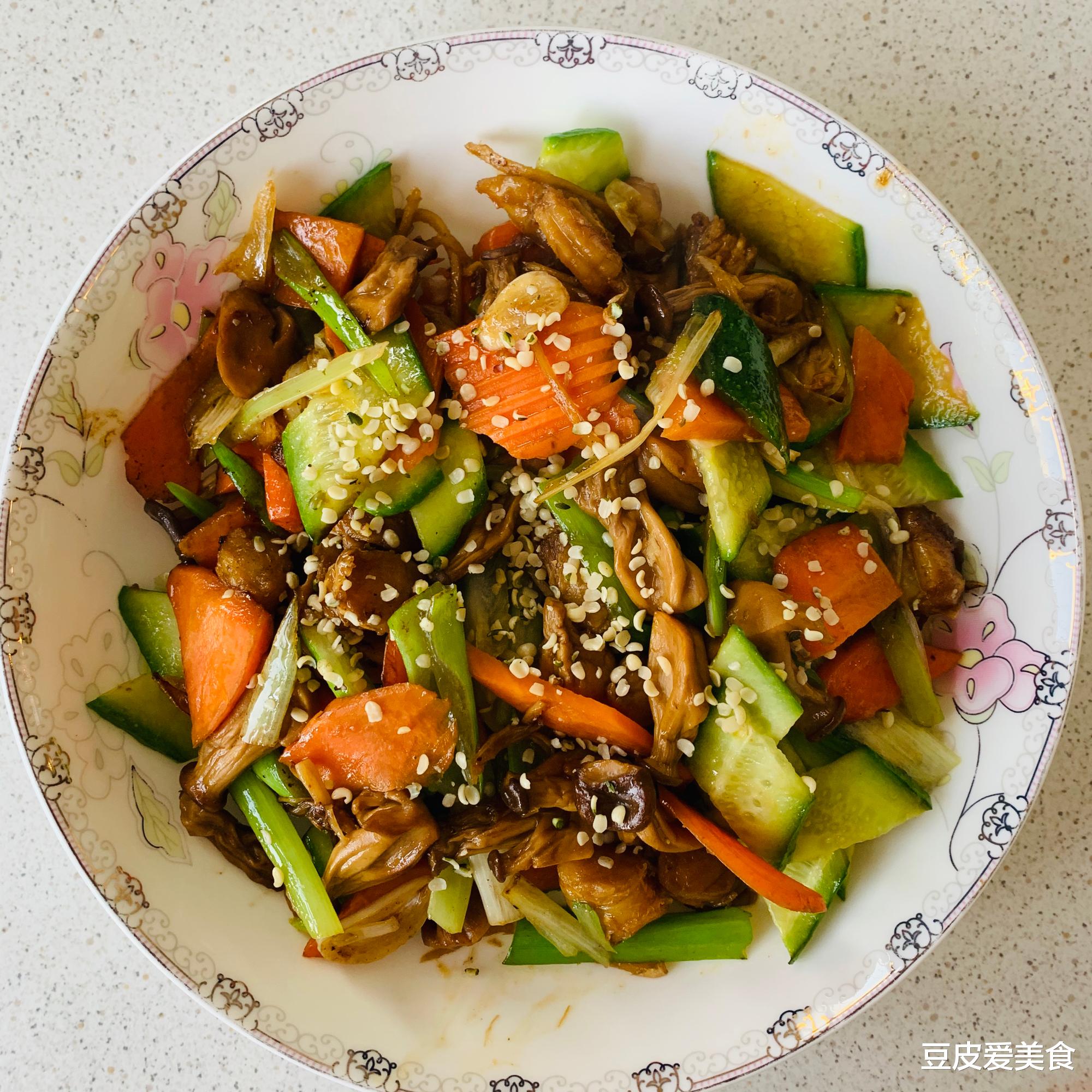建议女人，有钱没钱，入冬少吃猪肉，常吃5种肉，皮肤好，气色足