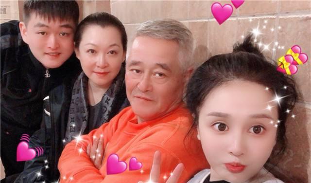 赵本山|赵本山老婆马丽娟直播,回应娇娇指控,网友:毫无道理