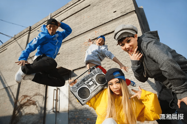 露营|宠物钓鱼露营，年轻人“良药”越来越多，如何才能真正被治愈？