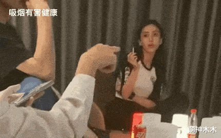 Angelababy|杨颖再曝私下聚会视频，浓妆艳抹穿旗袍，表情浮夸大喊：谁最难听