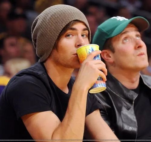 歌舞青春|小李子2.0惨遭意外毁容！网友：有这脸，怎么还去整…