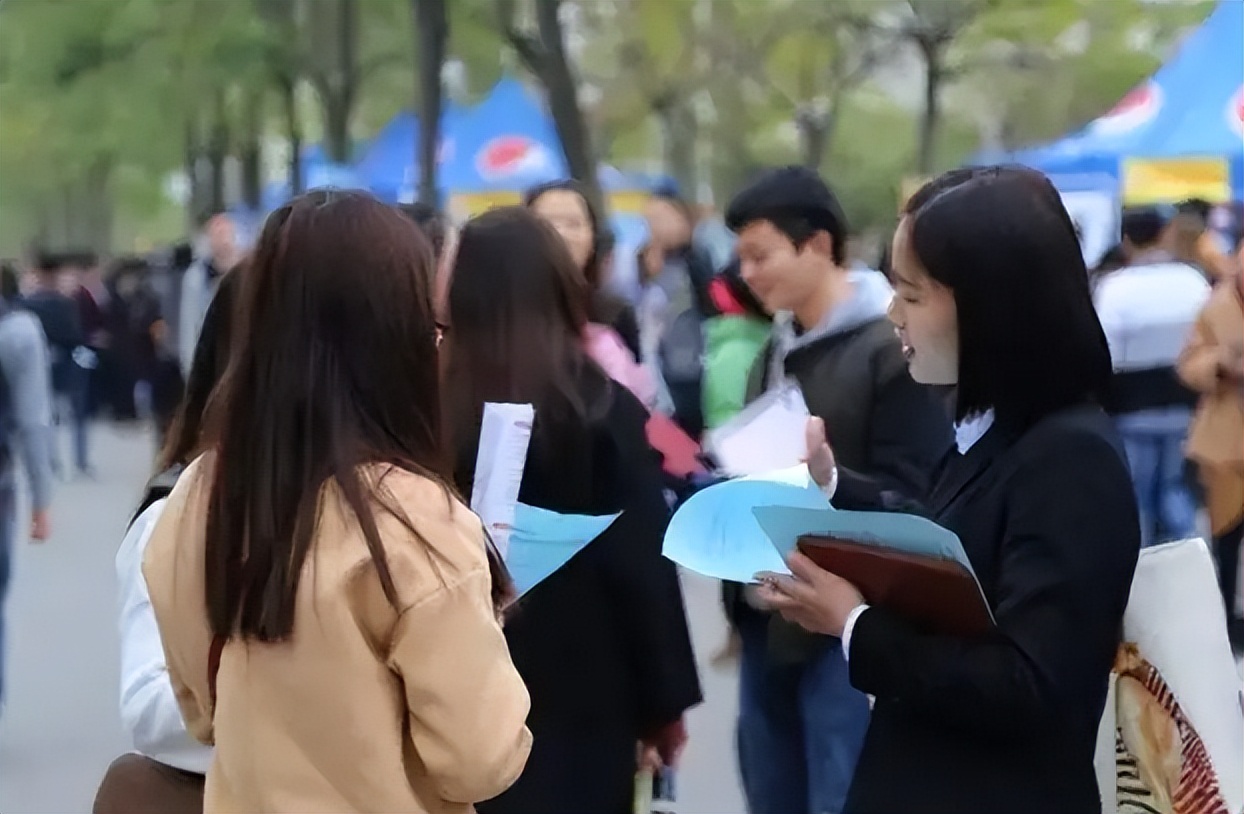 大学生|00后大学生青睐的“新兴职业”，哄睡师月入3万，这些都收入颇丰