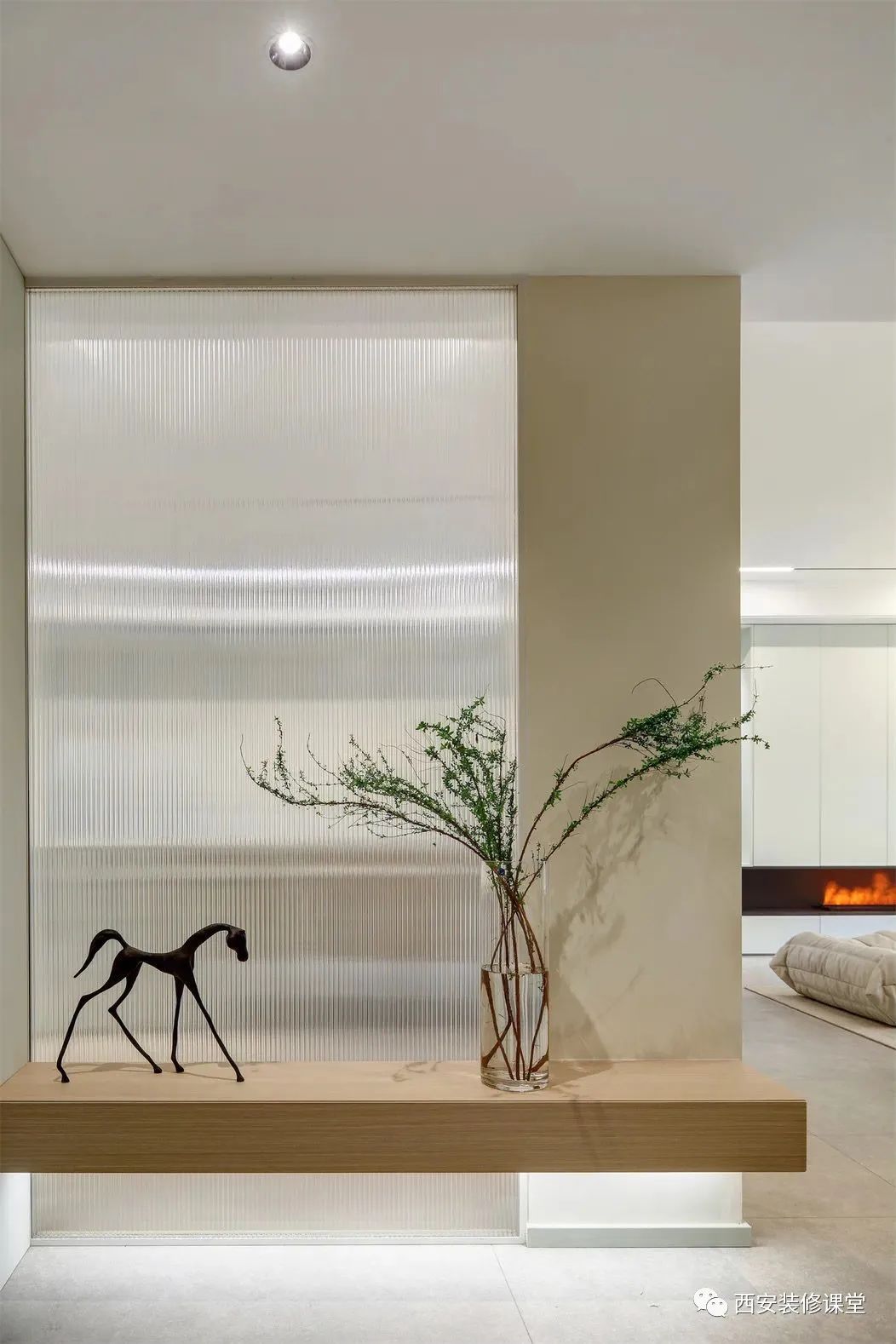 入户玄关保证光线又不遮挡视线?