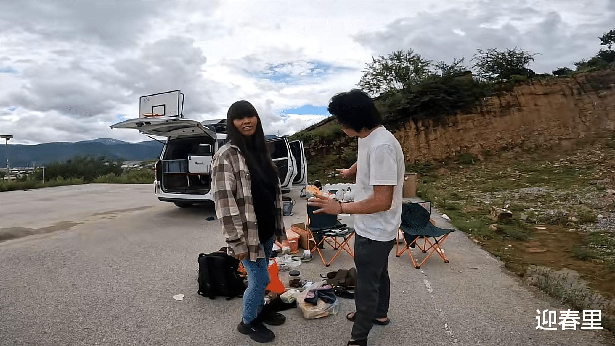 00后小伙和50岁富婆结伴旅行,一路从陌生到相熟,结局难以收场
