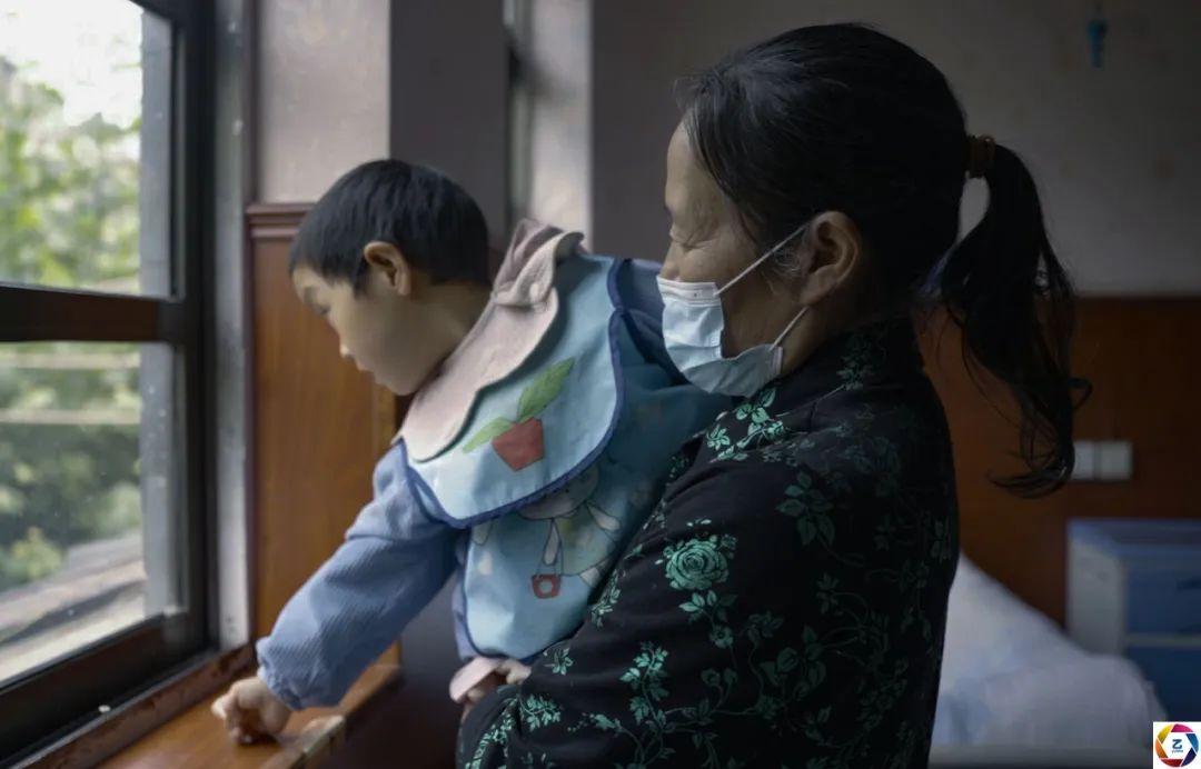 儿媳难产时家人未坚持剖腹产,导致孩子缺氧患病,儿媳绝望中离家