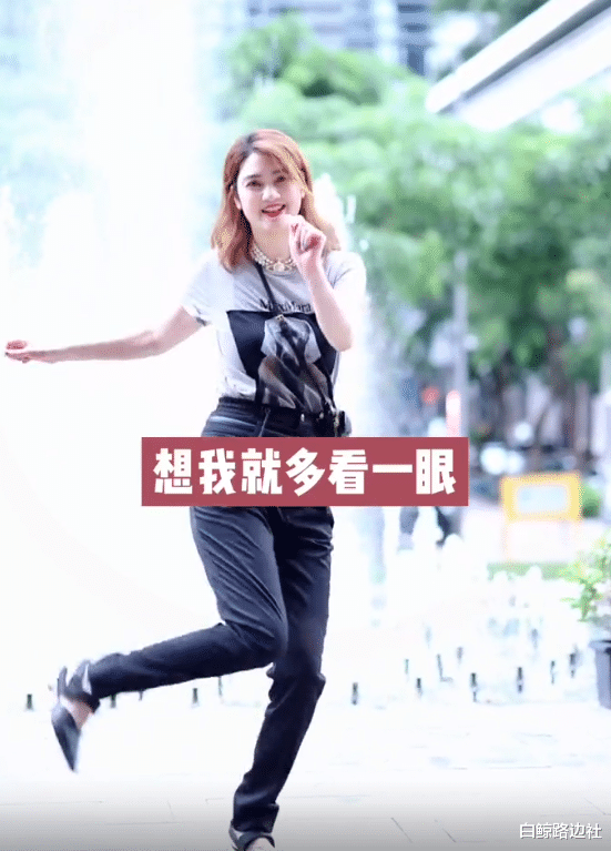 洪欣|50岁洪欣广场上跳舞！脸部臃肿身材显圆润，动作僵硬被吐槽好尴尬