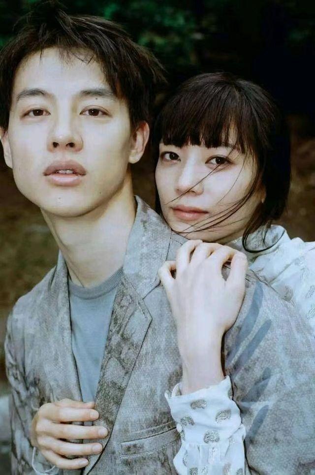 尹昉|36岁男星带娃被拍，穿着朴素抱娃姿势熟练，事业上升期结婚生子