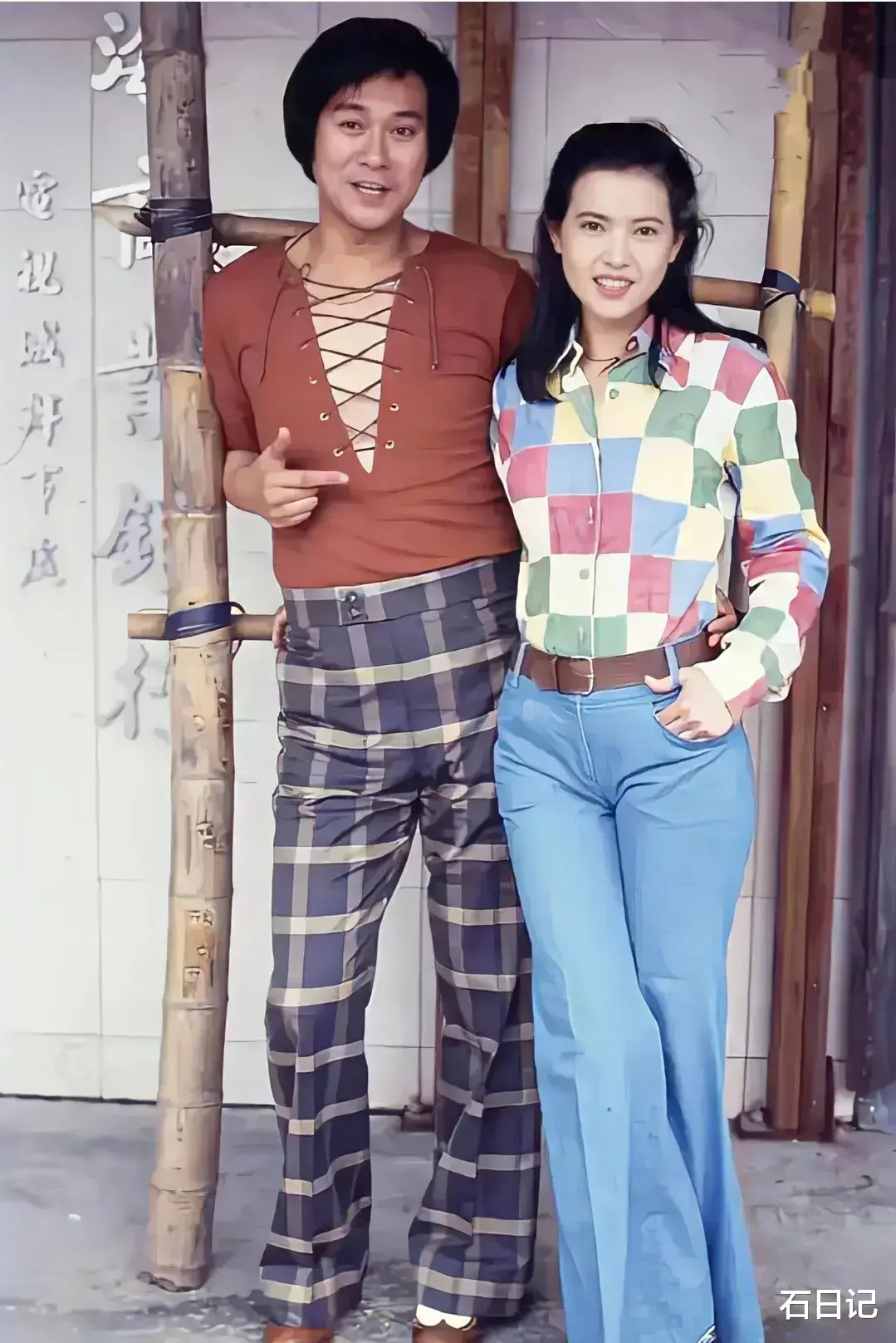 蓝洁瑛|他们俩这身衣服,相信放现在也很潮!