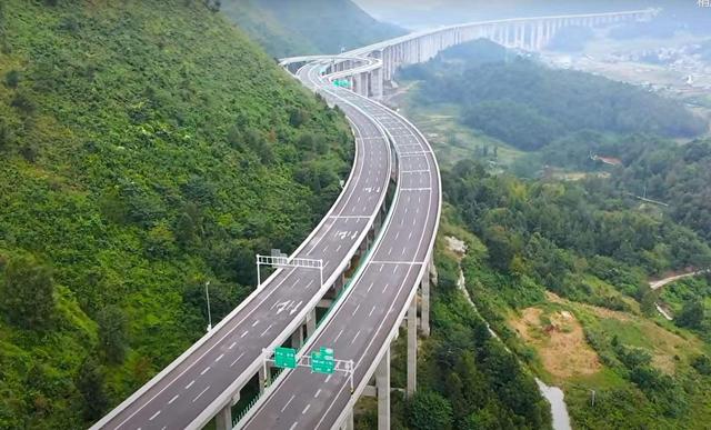 独库公路|中国唯一没有平原的省份，如今县县通高速，风景如画游客都说美
